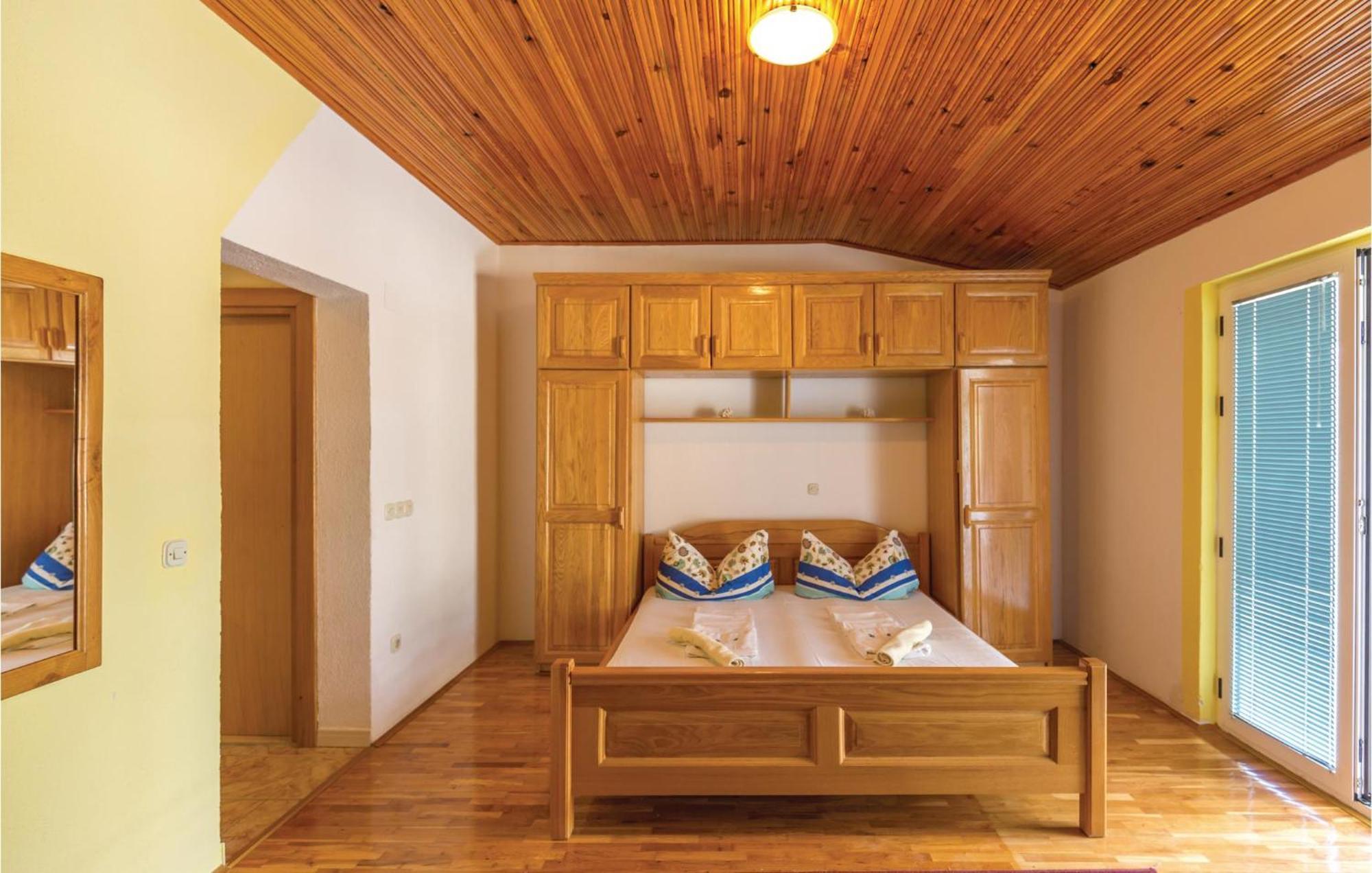 Nice Apartment In Makarska With House Sea View Extérieur photo