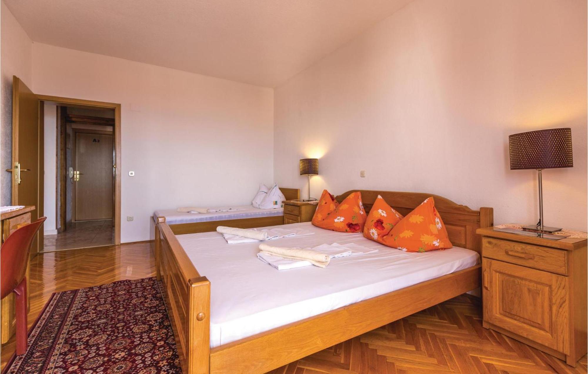 Nice Apartment In Makarska With House Sea View Extérieur photo