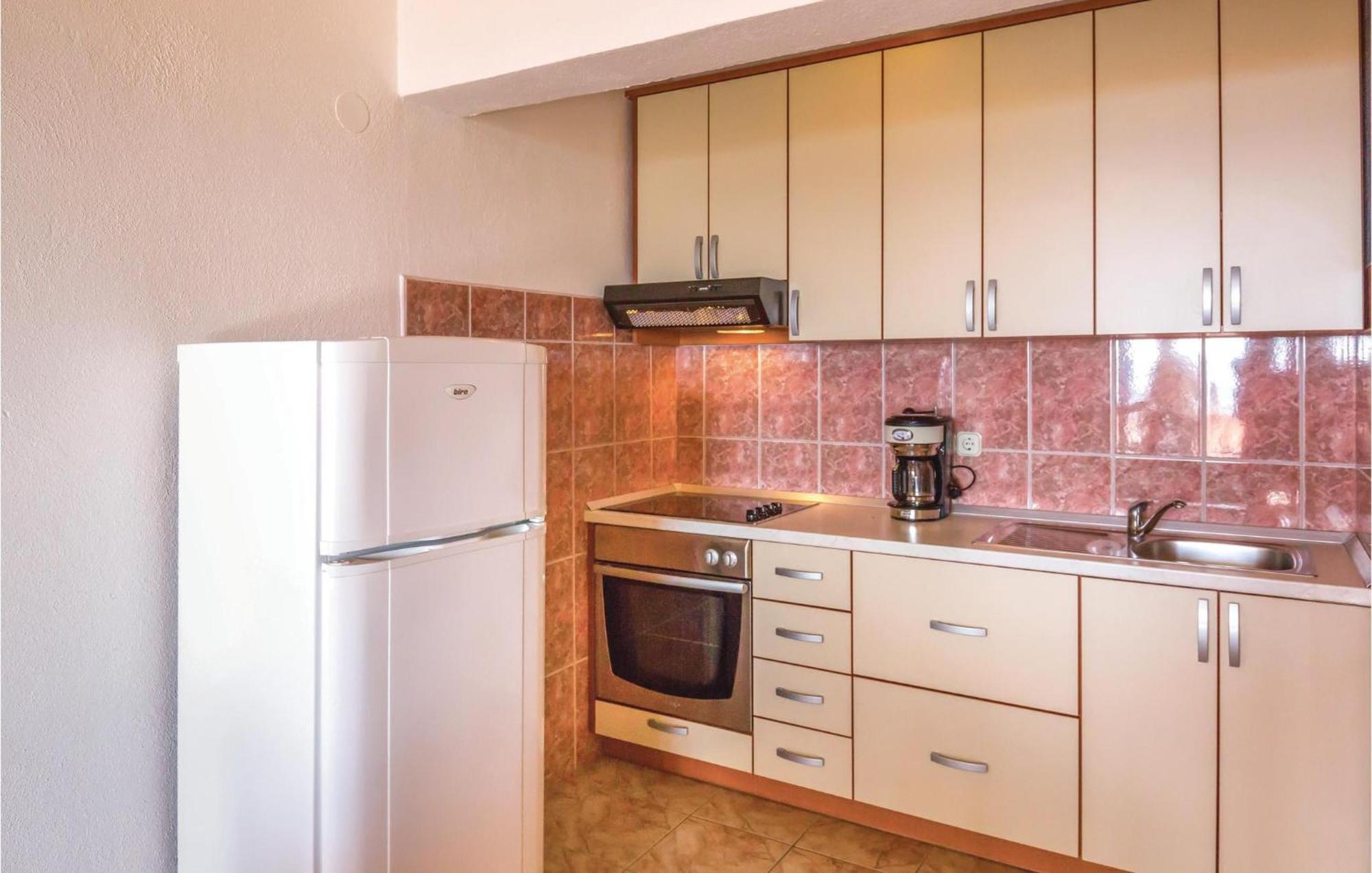 Nice Apartment In Makarska With House Sea View Extérieur photo